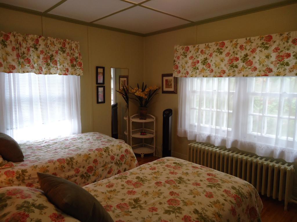 Le Gite De La St-Lawrence Saint-Alexis-des-Monts Room photo